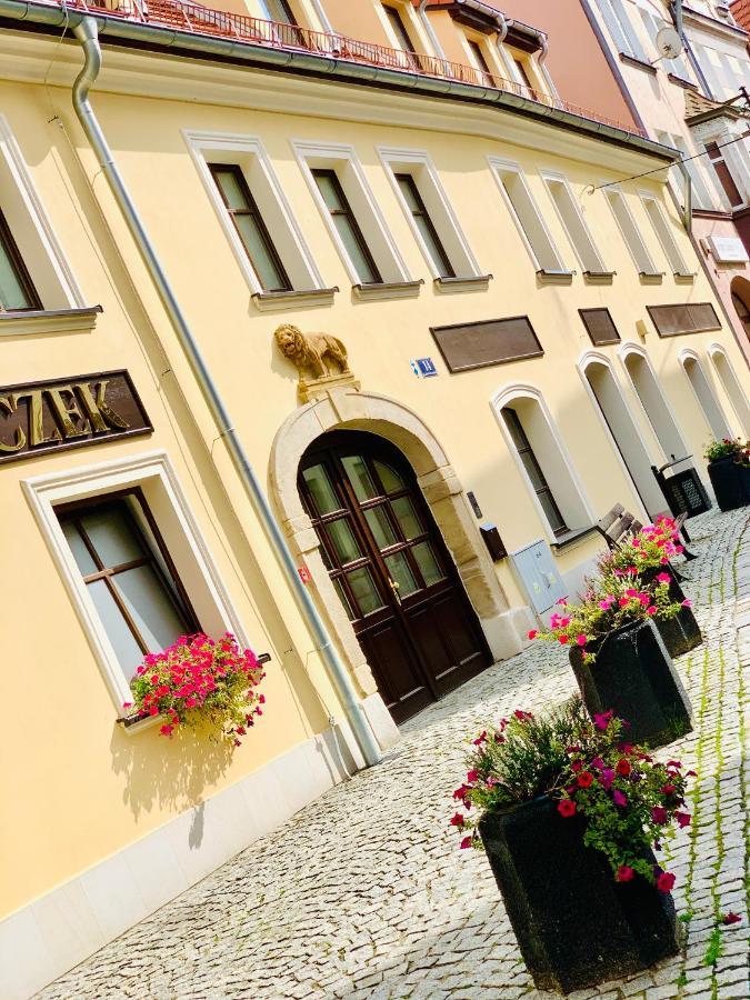Hotel, Apartament Pod Zlotym Lwem W Samym Centrum Miasta Z Darmowym Parkingiem VII Kłodzko Buitenkant foto